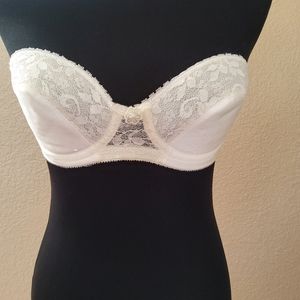 Carnival Lace Underwire Strapless Bra Size 32C White New